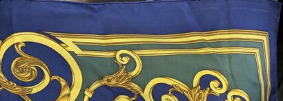HERMÈS – Carré 90
Carré en soie imprimée...