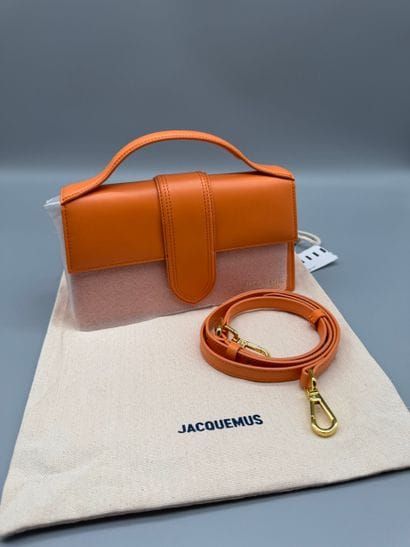 JACQUEMUS Sac Le Grand Bambino
Sac à rabat...