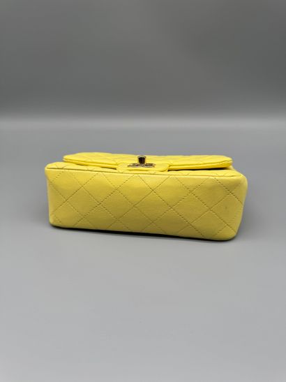 CHANEL – Sac Classic Single Flap Mini
Sac...