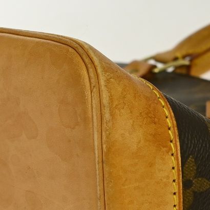 LOUIS VUITTON – Sac Alma PM
Sac Alma format...