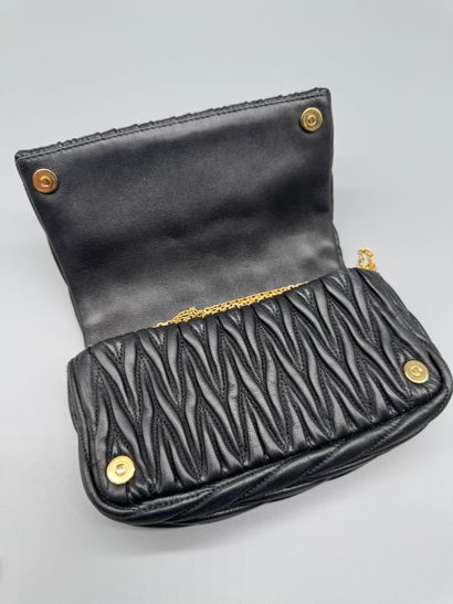 MIU MIU Sac Matelassé
Sac en cuir nappa matelassé,...