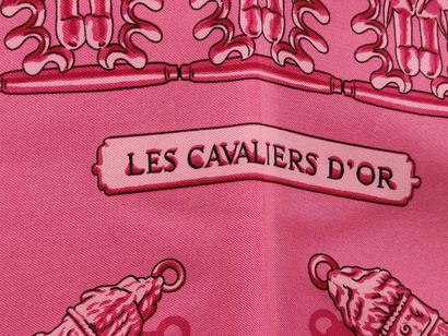 HERMÈS – Carré 90
Carré en soie imprimée...