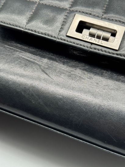 CHANEL – Sac Chocolate Bar Mademoiselle
Sac...