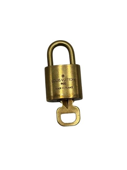 LOUIS VUITTON Cadenas et clé
Cadenas Louis...