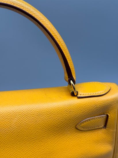 HERMÈS – Sac Kelly 28 en cuir Courchevel...