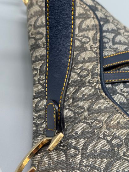 CHRISTIAN DIOR – Sac Saddle Mini
Sac Saddle...