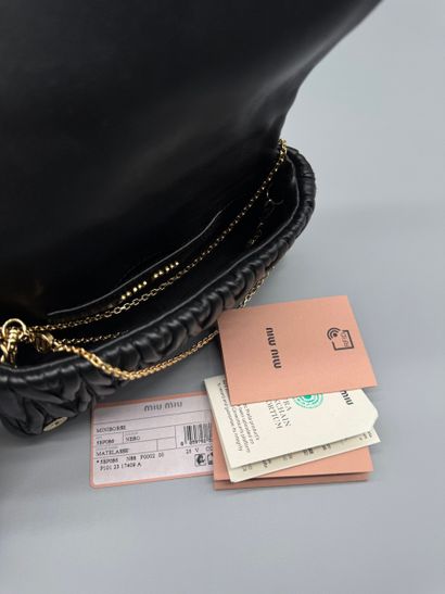 MIU MIU Sac Matelassé
Sac en cuir nappa matelassé,...