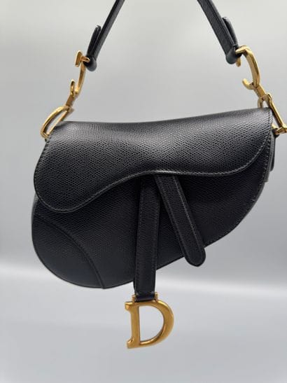 CHRISTIAN DIOR – Sac mini Saddle
Sac Saddle...
