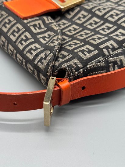 FENDI – Sac Mamma Baguette Zucchino
Sac Mamma...