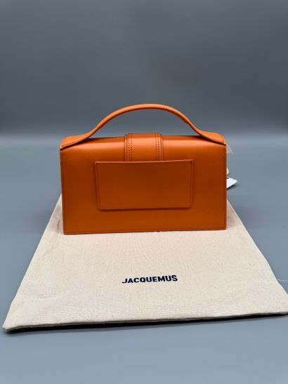 JACQUEMUS Sac Le Grand Bambino
Sac à rabat...