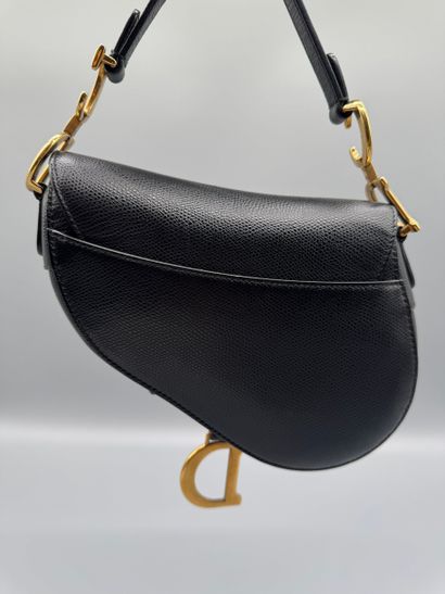 CHRISTIAN DIOR – Sac mini Saddle
Sac Saddle...