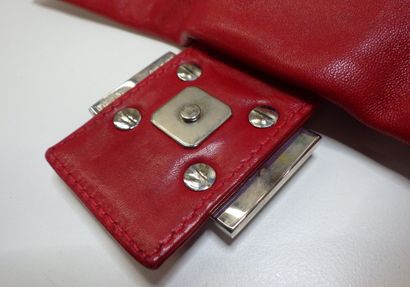 FENDI – Sac Baguette
Sac Baguette en cuir,...
