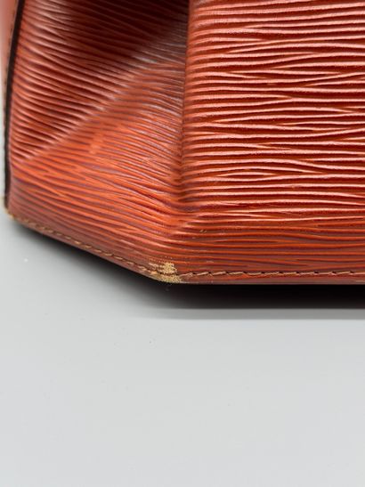 LOUIS VUITTON – Sac d'Épaule GM vintage
Grand...