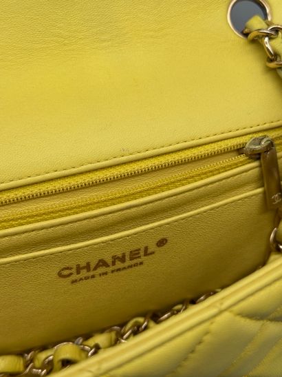 CHANEL – Sac Classic Single Flap Mini
Sac...