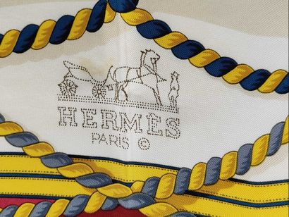 HERMÈS – Carré 90
Carré en soie imprimée...