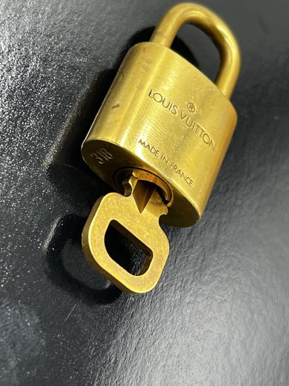 LOUIS VUITTON Cadenas et clé
Cadenas Louis...