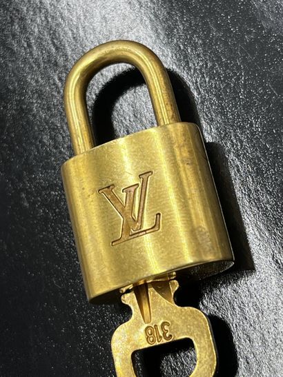 LOUIS VUITTON Cadenas et clé
Cadenas Louis...