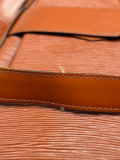 LOUIS VUITTON – Sac d'Épaule GM vintage
Grand...