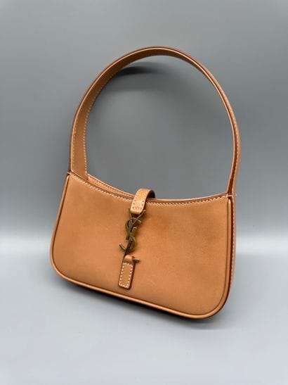 SAINT LAURENT – Sac Le 5 à 7 Hobo Mini
Sac...