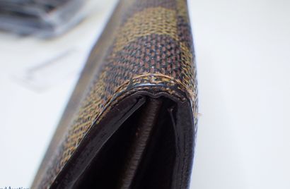 LOUIS VUITTON Portefeuille Sarah
Portefeuille...