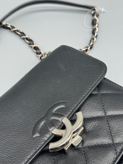 CHANEL – Sac Box Flap vintage
Sac à rabat...