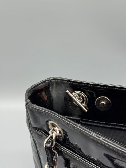 CHANEL Sac French Riviera Tote
Sac cabas...