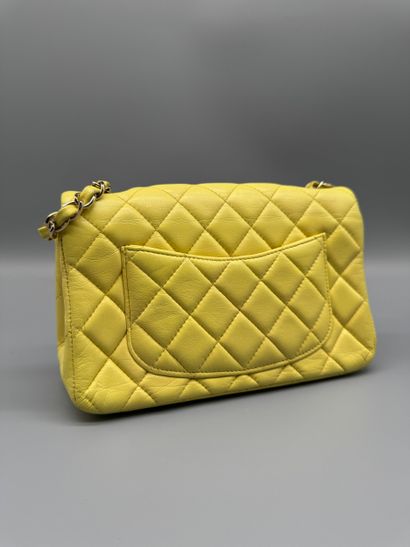 CHANEL – Sac Classic Single Flap Mini
Sac...