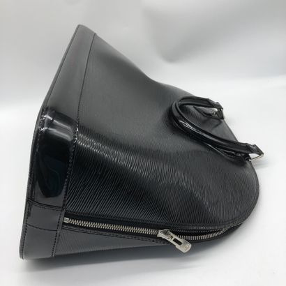 LOUIS VUITTON Sac Alma MM
Sac Alma format...