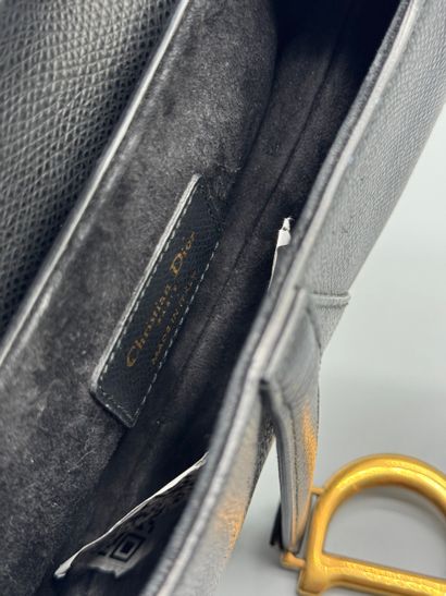 CHRISTIAN DIOR – Sac mini Saddle
Sac Saddle...