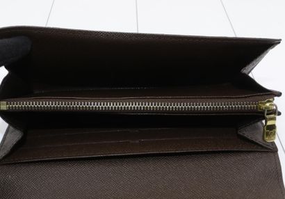 LOUIS VUITTON Portefeuille Sarah
Portefeuille...