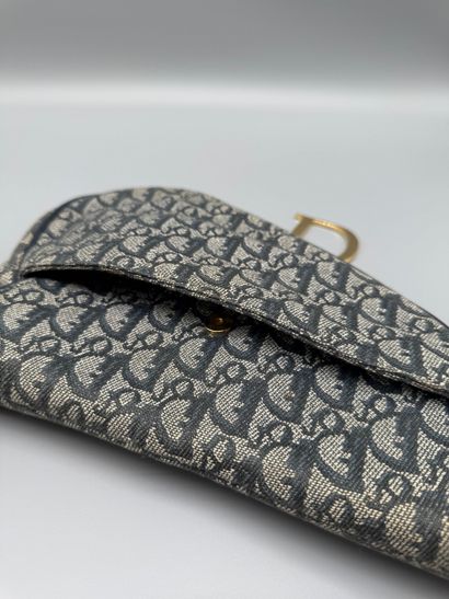 CHRISTIAN DIOR – Sac Saddle Mini
Sac Saddle...