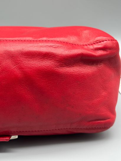 FENDI – Sac Baguette
Sac Baguette en cuir,...