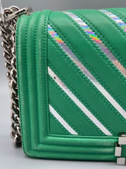 CHANEL – Sac Boy Old Medium
Sac Boy à rabat...
