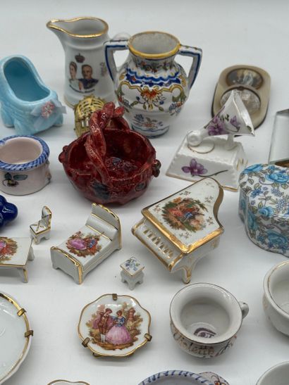 Set of decorative porcelain and ceramic miniatures
Large...