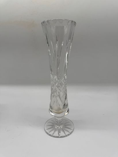 Set of decorative vases and glassware
Includes:
-...