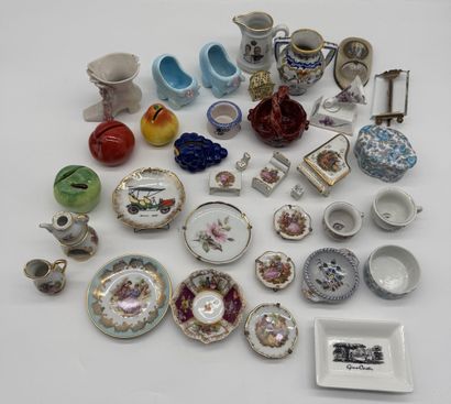 Set of decorative porcelain and ceramic miniatures
Large...