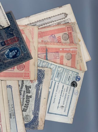 Set of bearer bonds.
Included is a 1,000-crown...