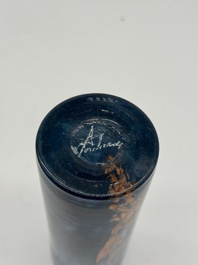 Set of decorative vases and glassware
Includes:
-...