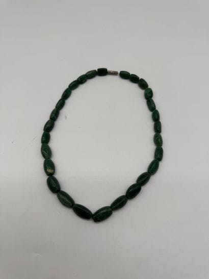 Collier aux pierres vertes
Bon état

Réf...