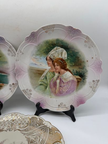 Set of three decorative porcelain plates
Set...