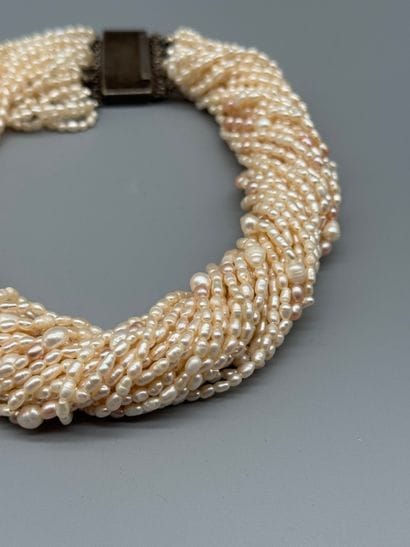 DRAPED NECKLACE MADE OF FRESHWATER CULTURED...