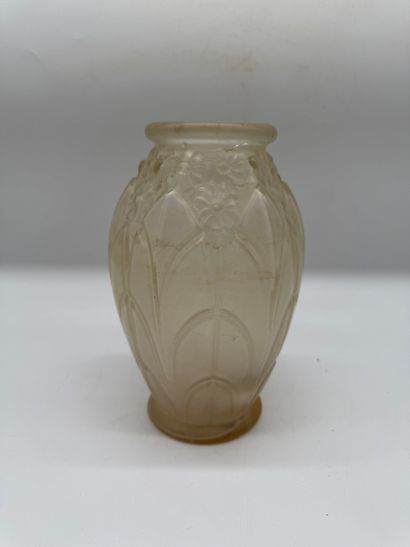 Molded, satin-finished glass vase - Art Deco...