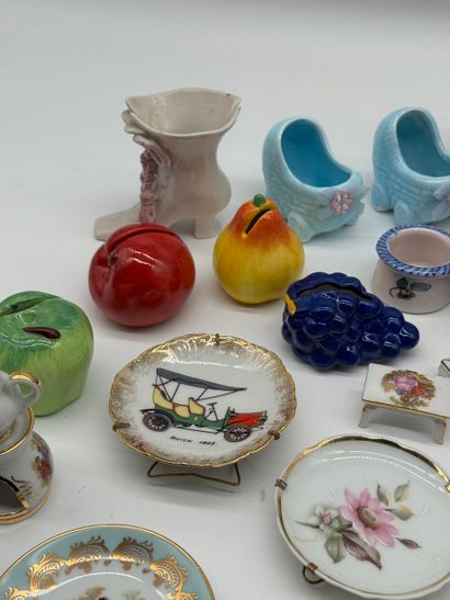 Set of decorative porcelain and ceramic miniatures
Large...