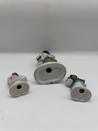 Lot de figurines en porcelaine polychrome,...