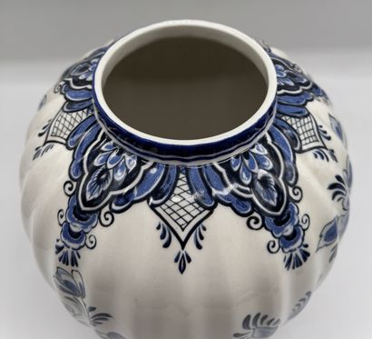 Delfia (20th century) - Large baluster vase...