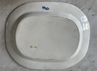 Plat rectangulaire en faïence anglaise, Staffordshire,...