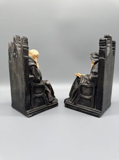 Pair of religious Gothic-style plaster bookends
Chip...