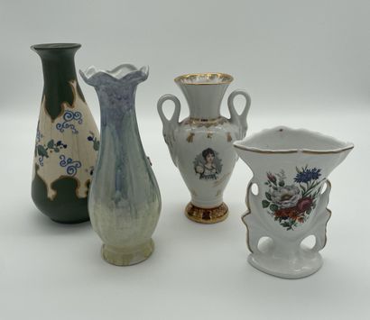 Quatre vases miniatures décoratifs - fleurs...