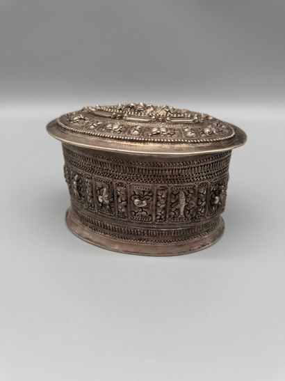 BURMA (MYANMAR) SILVER BETEL BOX circa 1890–1910
Oval...