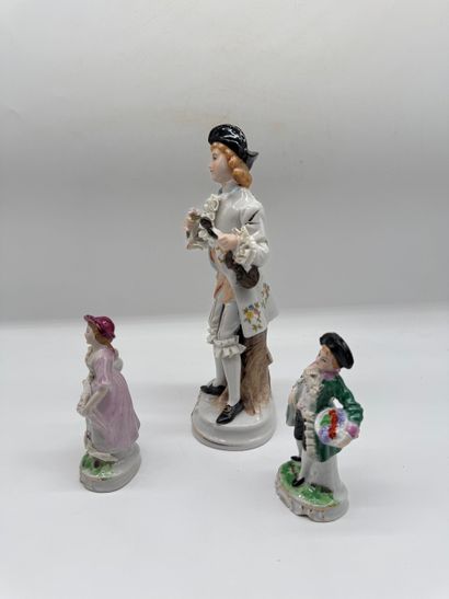 Lot de figurines en porcelaine polychrome,...